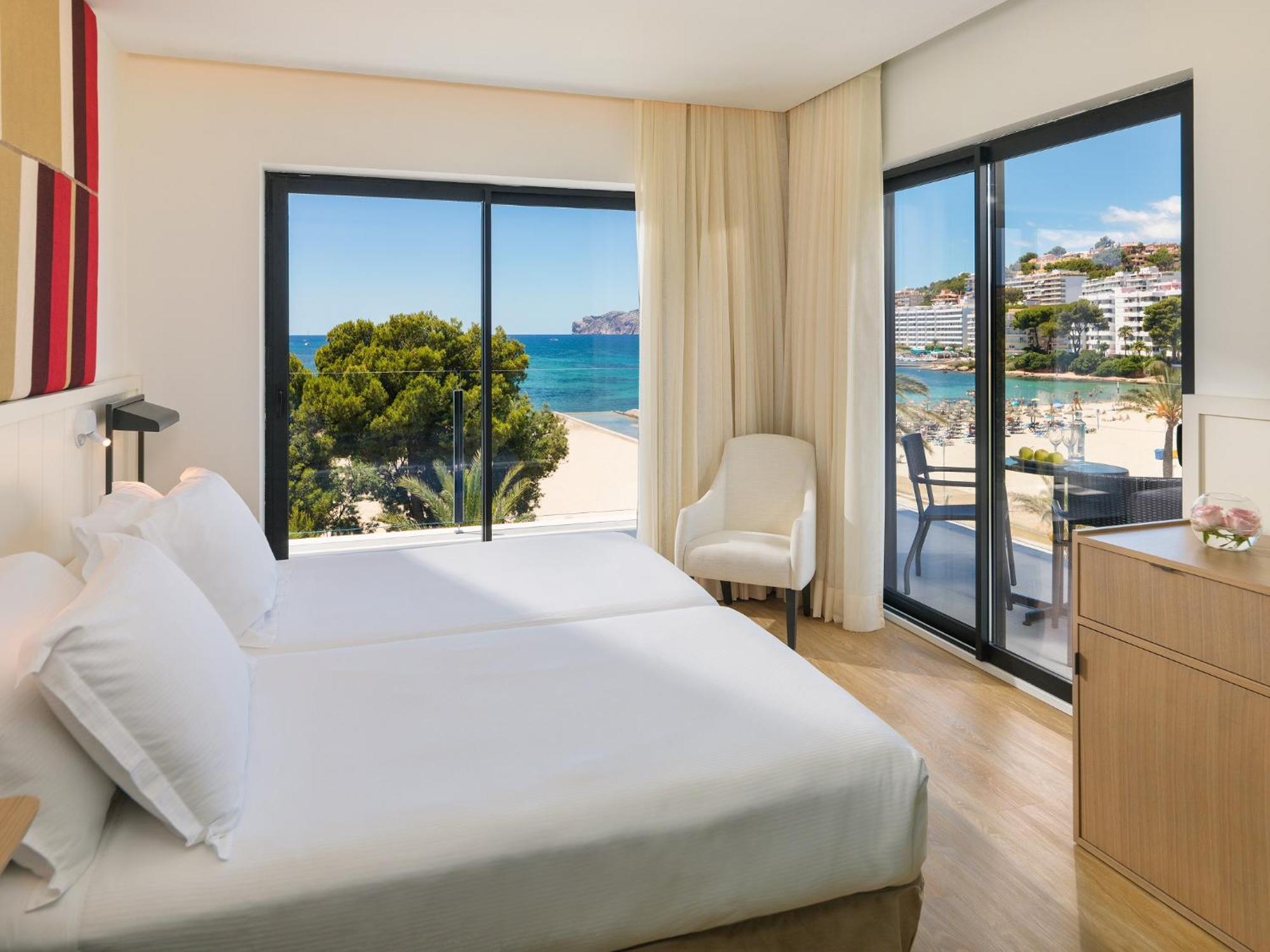 Camera Deluxe con Vista Mare (2 Adulti + 1 Bambino)